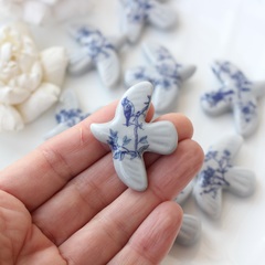 Подвеска фарфоровая Птичка серая 34*42 мм S036