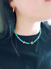 83236 - Колье-чокер в стиле LV с бусинами под бирюзу