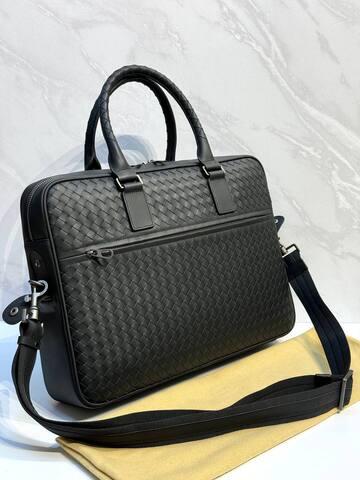 Кожаный портфель Bottega Veneta с плечевым ремнем