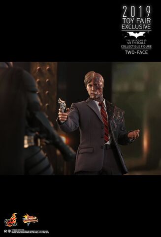 Фигурка Двуликий масштаб 1/6 Бэтмен Темный Рыцарь Эксклюзив HotToys