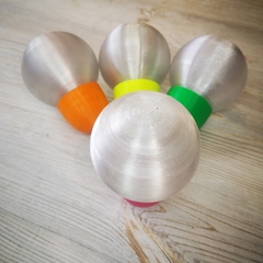 Плафон с широким основанием на резьбе. 8см. Пластик