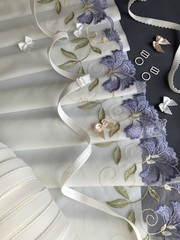 Вышивка на сетке молочная/васильки (левая) 24 см