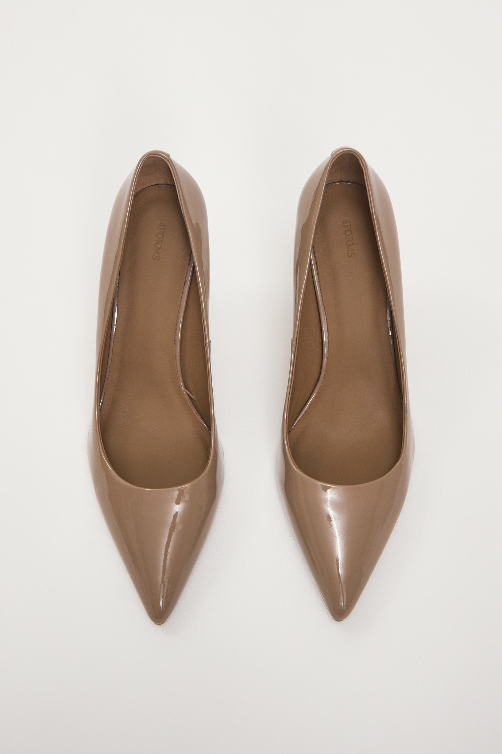 Туфли-лодочки лаковые, бежевый