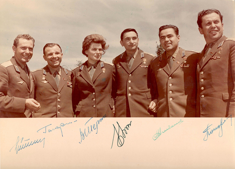 Групповое фото шести советских космонавтов первого отряда. Г.С.Титов,  Ю.А. Гагарин, 1964