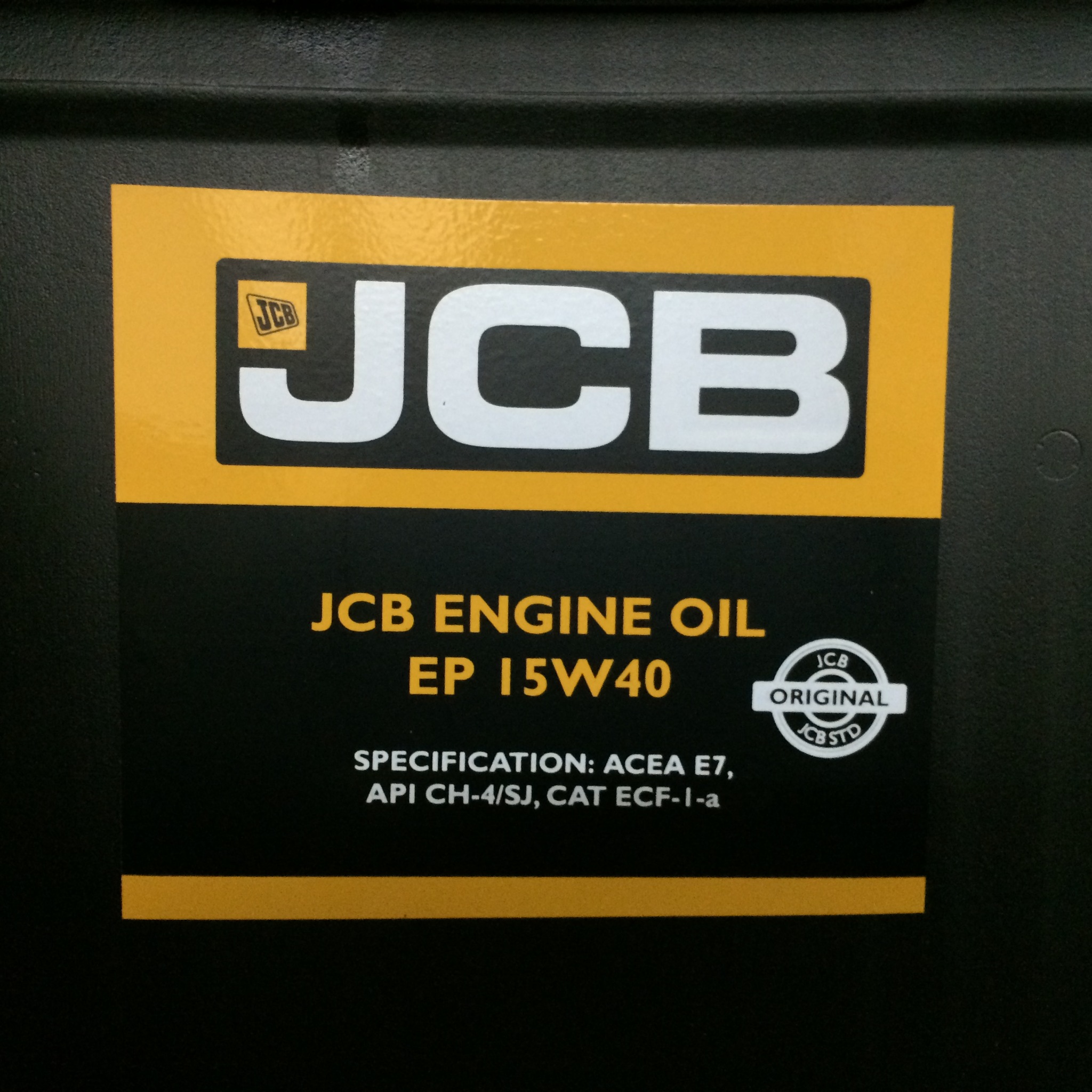 Jcb 4cx масла. Масло моторное JCB Ep 15-40. Масло моторное JCB Ep 15w40 IB JCB. Моторное масло JCB engine Oil Ep 15w40. Масло моторное 15w40 JCB 10л.
