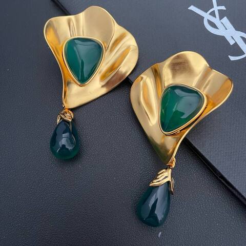 Крупные серьги -клипсы из латуни с зелёной вставкой YSL