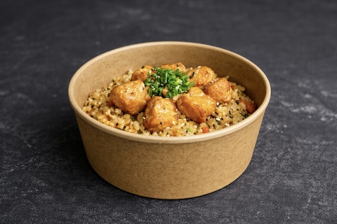 Жареный рис с лососем