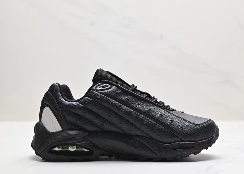 Nike all black shows online
