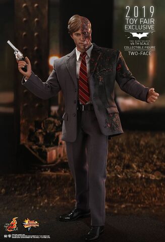 Фигурка Двуликий масштаб 1/6 Бэтмен Темный Рыцарь Эксклюзив HotToys