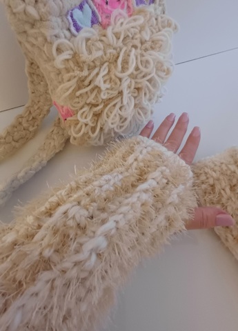 Сумочка кроссбоди и митенки