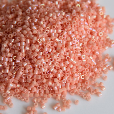 DBS-0207 Бисер цилиндрический Миюки делика 15/0 Персиковый глянцевый непрозрачный /Miyuki delica 15/0 Opaque Peach Luster