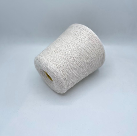 Бобинная пряжа (пр.Италия),1500м/100 гр. 80%шерсть, 20%полиамид, цвет-Молочный,арт-31820