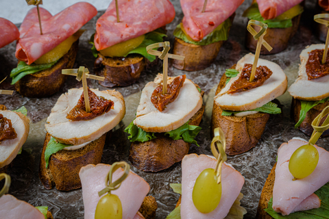 Сет брускетт с чоризо, курицей и карбонатом, 21 шт.