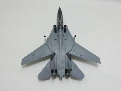 Модель Истребитель ВМС США F-14B Tomcat масштаб 1:72