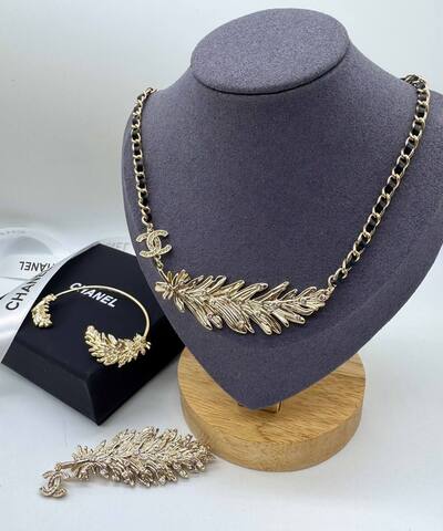 52317 - Колье-цепочка CHANEL с подвеской перо