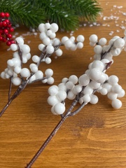Ягоды Белые, искусственные на ветке 19 см., 5-8 мм., набор 10 шт.