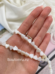 Нить из натурального перламутра с бусинами в форме сердец