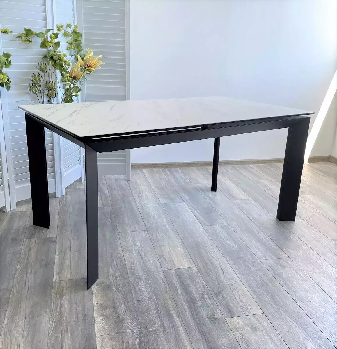 Стол CREMONA 140 KL-99 Белый мрамор матовый, итальянская керамика / черный каркас, DISAUR