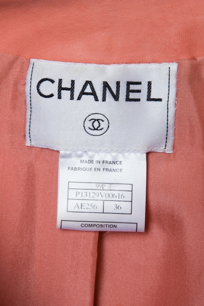 Укороченная куртка из кожи персикого цвета от Chanel, 36 размер.