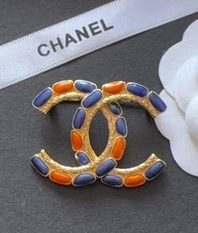 Б058 - Брошь в форме логотипа style by CHANEL