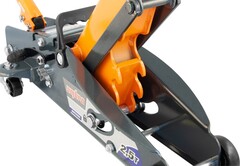 Ombra OHT225C Домкрат подкатной 2.5 т. с фиксатором в кейсе, 140-387 мм 55762