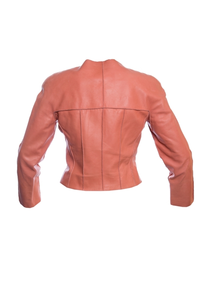 Укороченная куртка из кожи персикого цвета от Chanel, 36 размер.