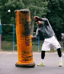 Напольный боксерский мешок DIKO FILIPPOV 180см/45см/95кг, коричнево-черный