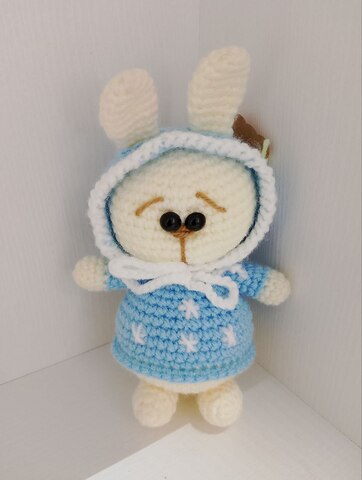 Зайка в голубом худи