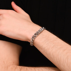 braslet-bismark-massivnyj-iz-serebra-925-proby-s-almaznymi-granyami