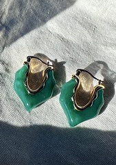 Серьги акцентные, конусы с зелеными вставками в стиле CELINE