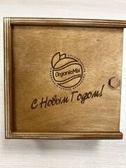 Подарочный корпоративный набор с крем-медом в деревянной шкатулке