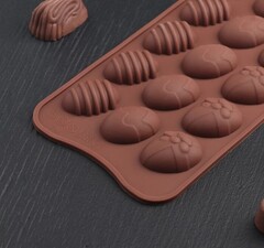 Форма для льда и кондитерских украшений  «Пасхальные яйца», 22×10,5 см, 15 ячеек (3,2×2,5 см), цвет шоколадный