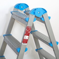 63-0-152 Стремянка стальная оцинкованная двухсторонняя, 4 ступени (РемоКолор)