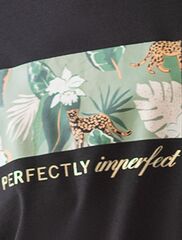 Футболка из премиального хлопка с авторским принтом  D49.089 (119996)