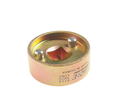 JTC-4140 - Приспособление для снятия и установки клапана фазорегулятора (AUDI A6,Q5 2.0 TFSI 4V) JTC - 
	Специальная конструкция с 2-мя внутренними штифтами предназначена для установки распредвала в нужную позицию при регулировке клапанов.
	Применение: Ауди (Audi) А6, Q5 начиная с 2008 г.в.; двигатель TFSI с цепным приводом 4V, 2.0 л.
	Оригинальный номер: Т10352/1.
	Габаритные размеры: 115/90/40 мм. (Д/Ш/В)
	Вес: 89 гр.


ПОДРОБНАЯ ВИДЕОИНСТРУКЦИЯ