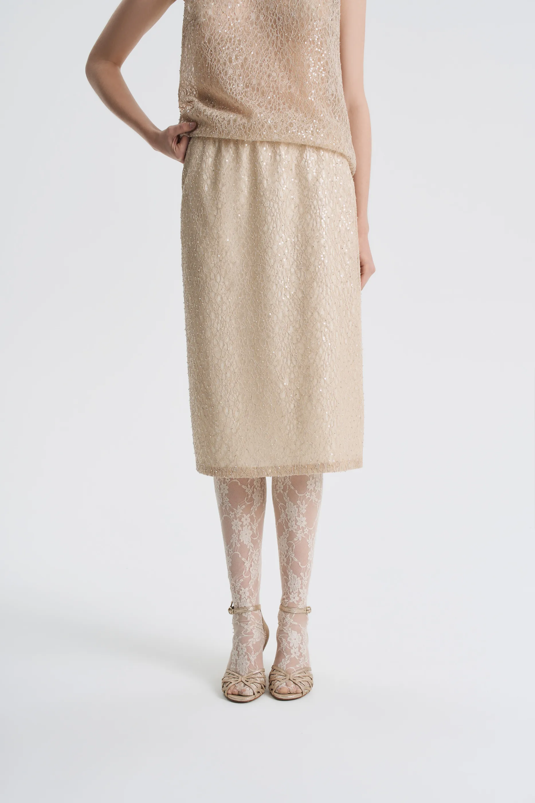 Юбка миди с вышивкой