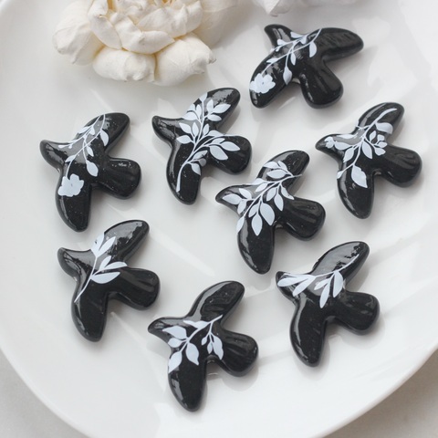 Подвеска фарфоровая Птичка (черный с белым) 34*42 мм S040