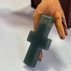 Крест из лазурного нефрита