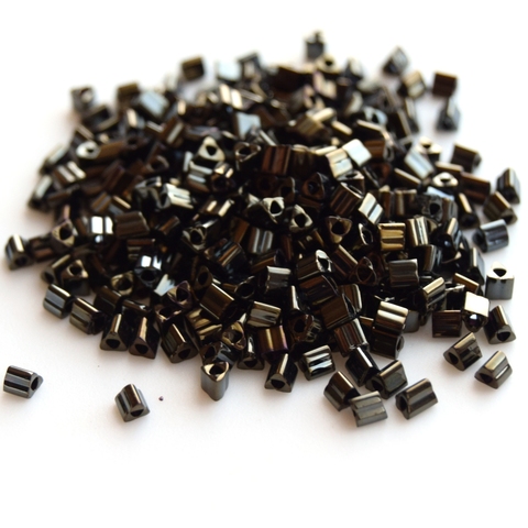 Бисер японский TOHO Triangle треугольный 11/0 0083 коричневый ирис