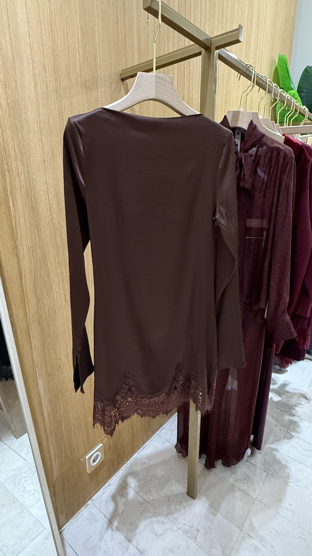 Платье с длинным рукавом из вискозы с кружевной отделкой