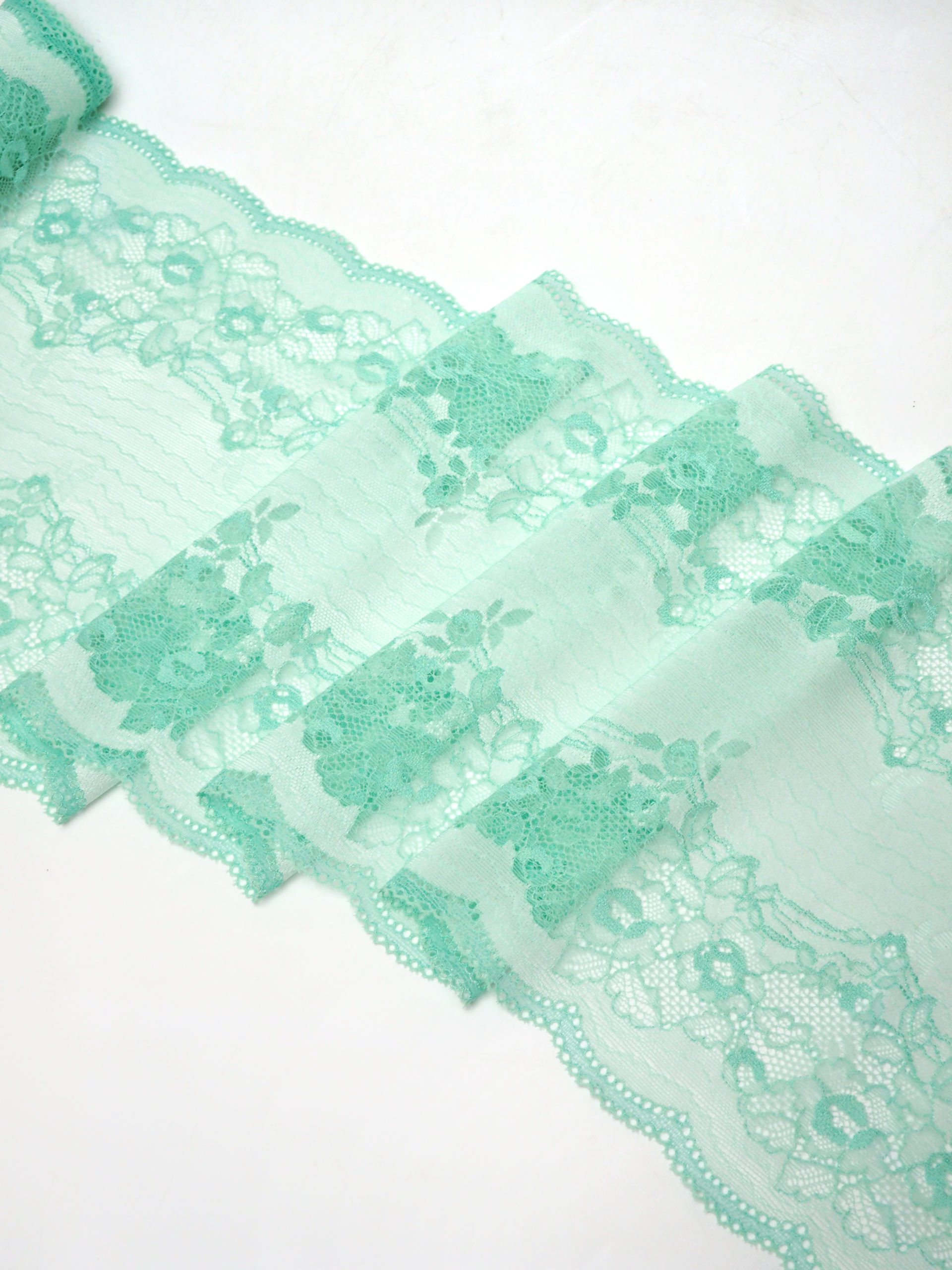 Эластичное кружево ментоловое ширина 24 см