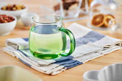 Чашка-кружка 380 мл Milan с зеленой ручкой, цветное стекло градиент зеленого цвета Teastar