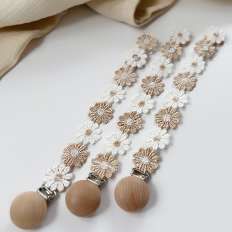 Держатель пустышки кружево "Цветы беж"