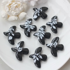 Подвеска фарфоровая Птичка (черный с белым) 34*42 мм S040