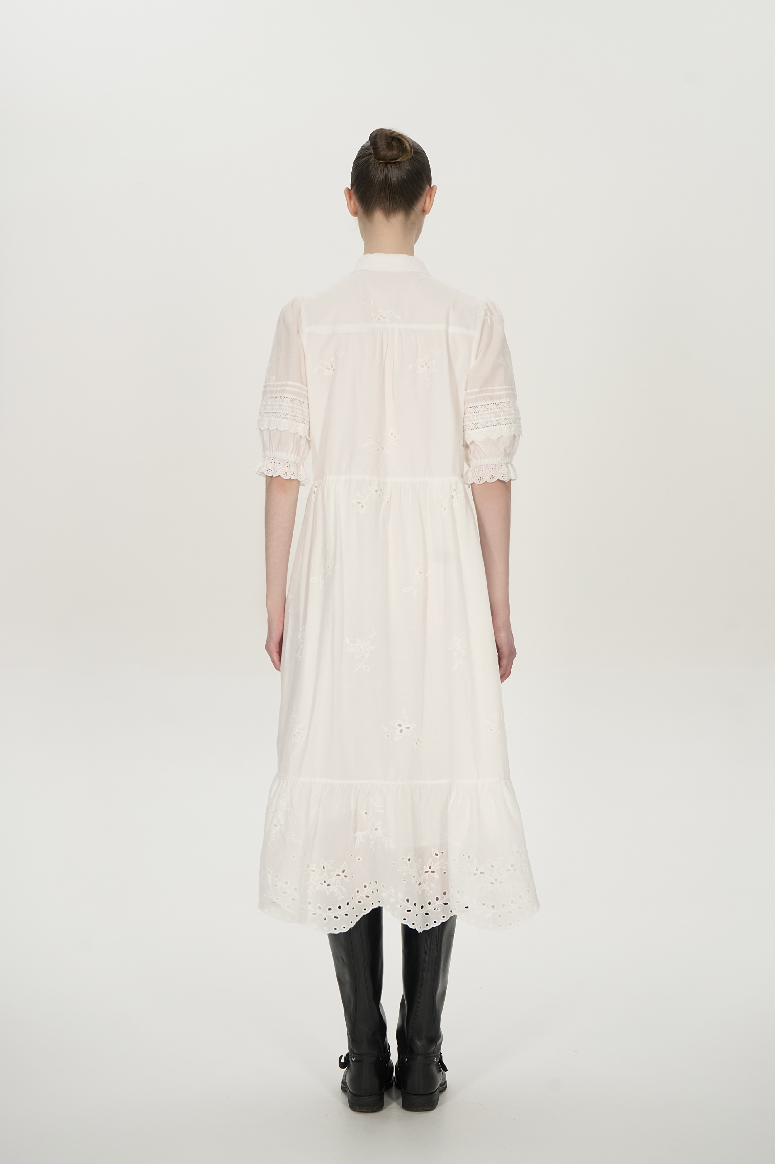 Платье белое с воротничком