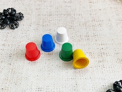 Наперсток пластиковый Россия, h 2 см, d 2 см, ассорти