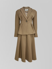 Костюм AS`Kins 245 однотонный утепленный из приталенного пиджака и юбки