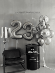 Элегантный праздник 23 февраля: цифры «23» в серебристом сиянии