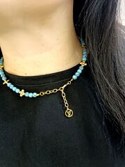 83236 - Колье-чокер в стиле LV с бусинами под бирюзу