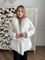 Пуховик с поясом и с мехом песца